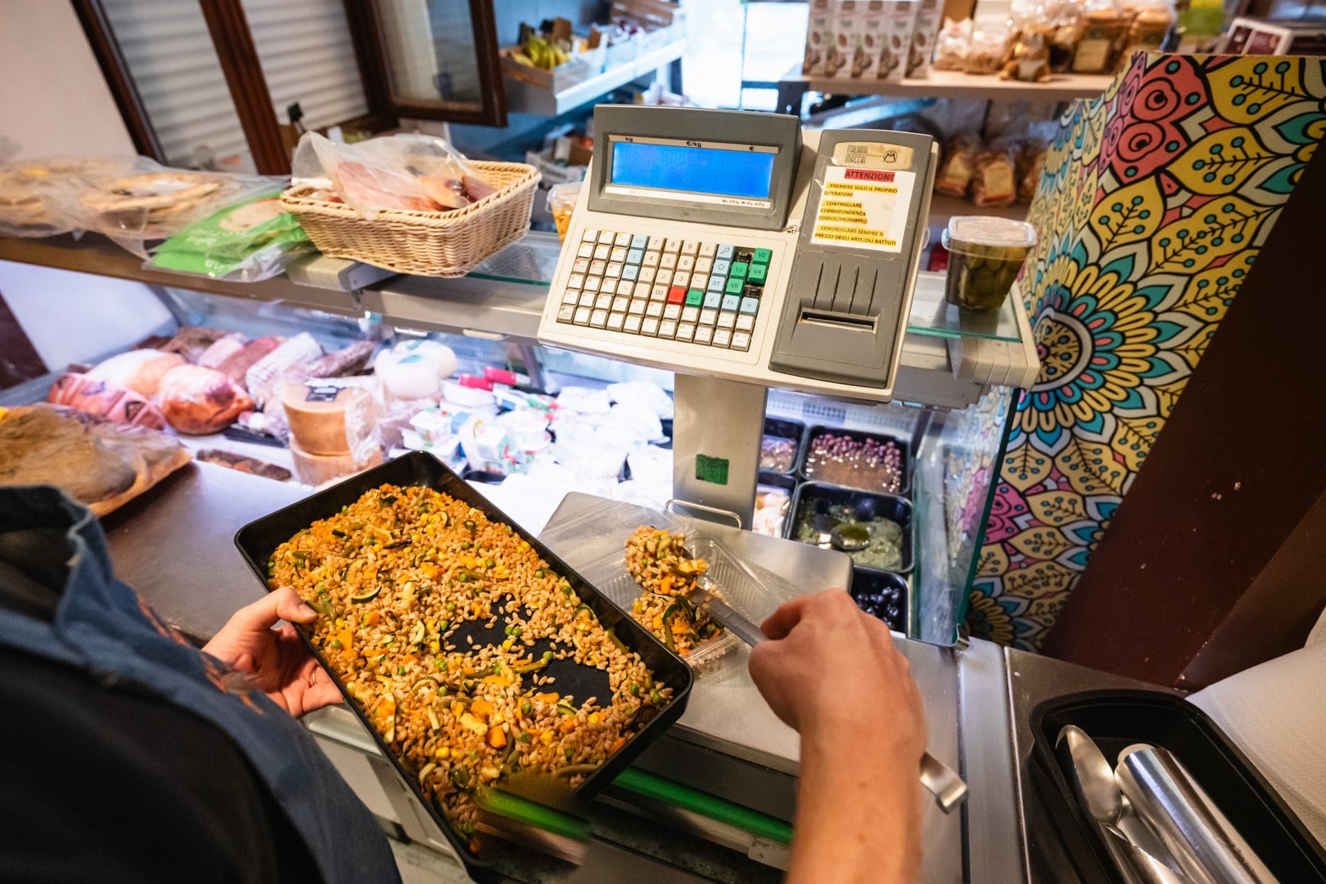 Farro con verdure confezionato per la pausa pranzo aziendale